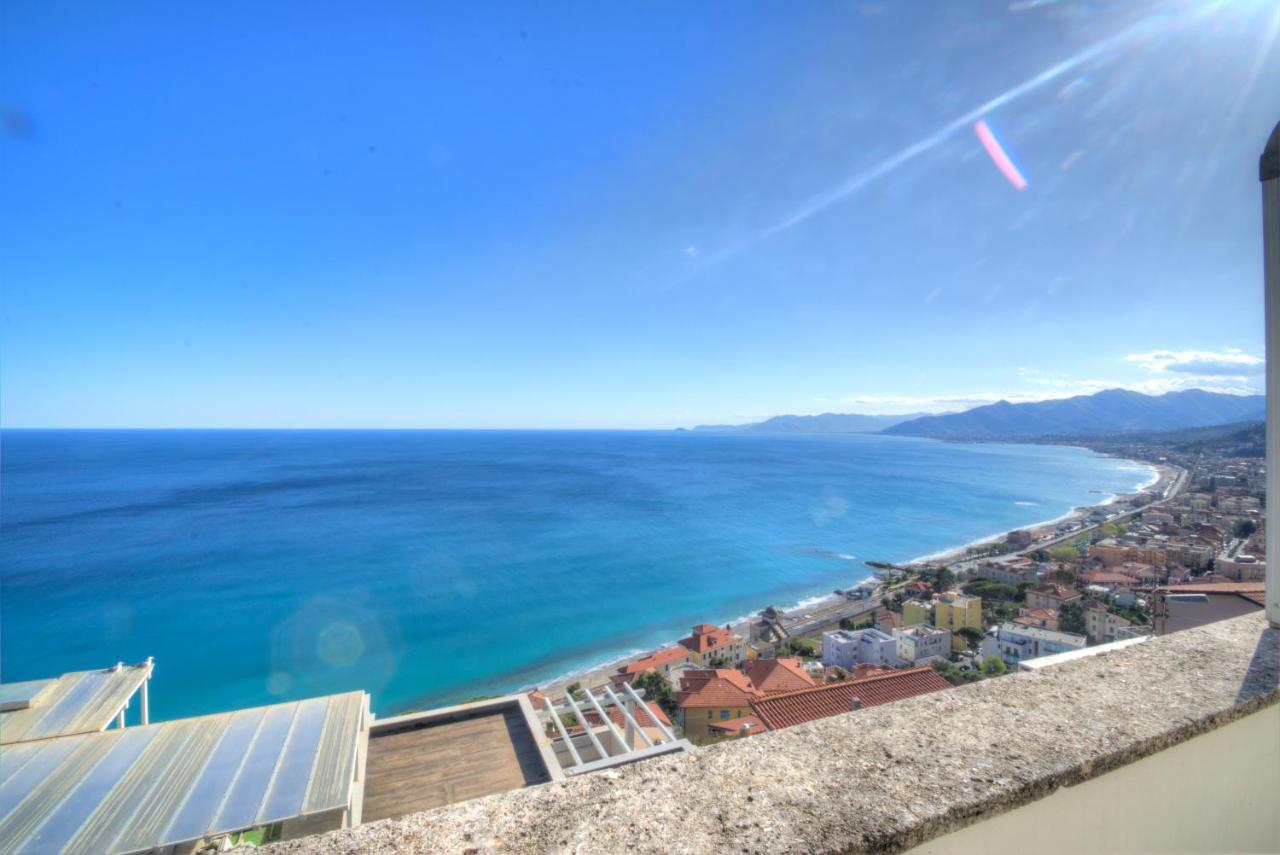 Villa Ischia Attico Sul Mare A Verezzi บอร์จิโอแวเรซซี ภายนอก รูปภาพ